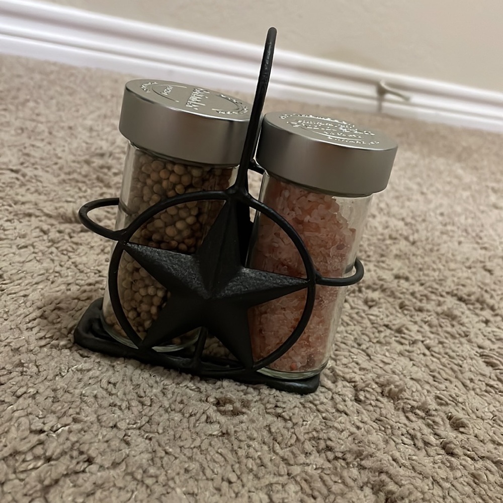 Star salt and pepper holder